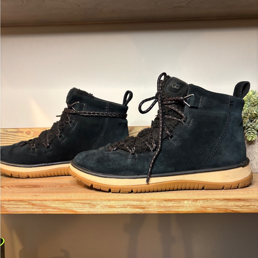 UGG Women's Lakesider Heritage Mid Boot in black suede.